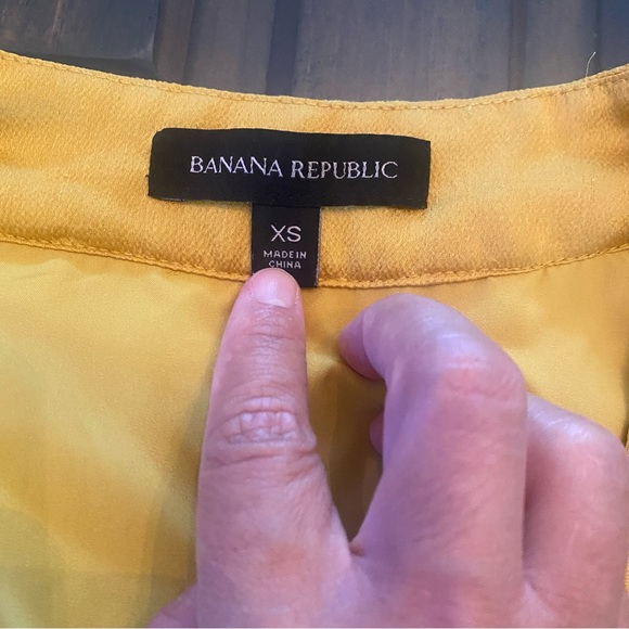 Banana Republic Satin Embroidered Blouse Mustard Size XS - Picture 3 of 7